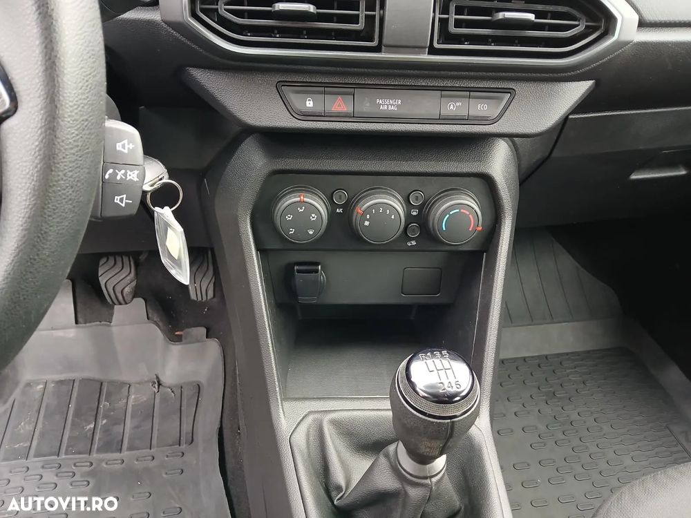 Dacia Logan TCe 90 Essential - 9