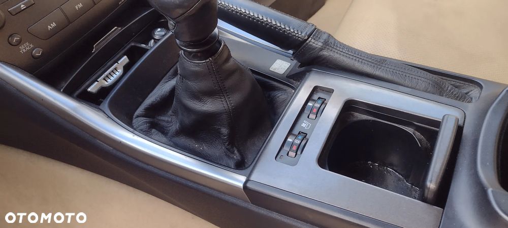 Lexus IS 220 D Prestige - 12