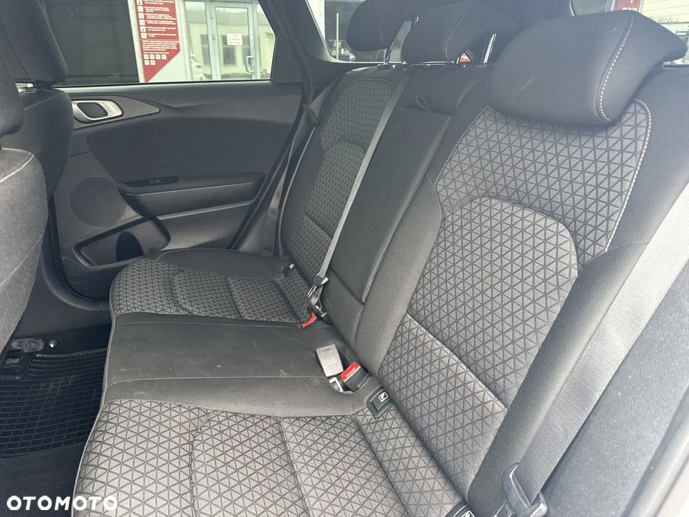 Kia Ceed 1.5 T-GDI M DCT - 16