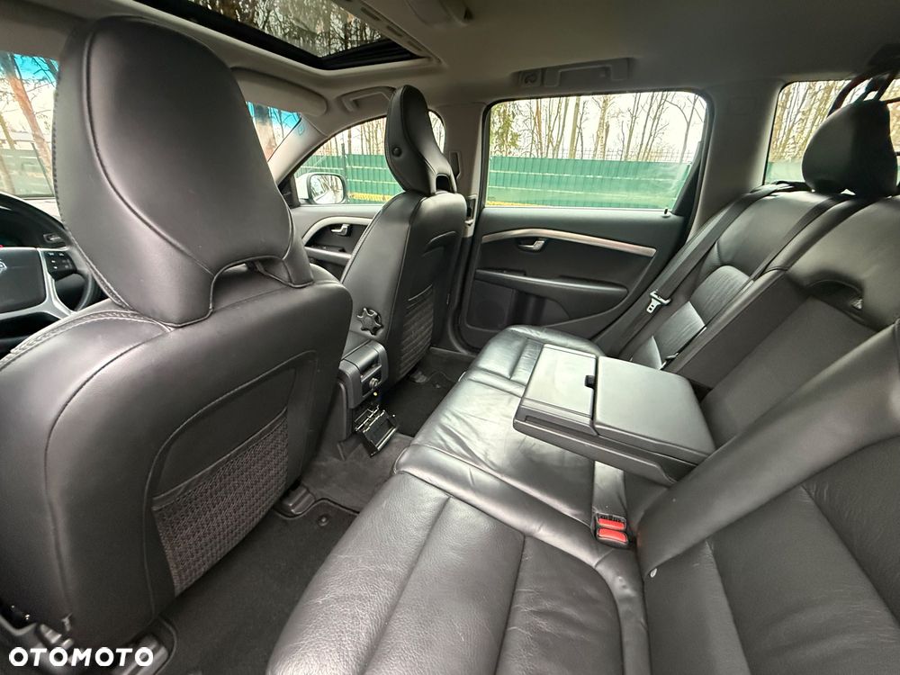 Volvo XC 70 D5 AWD Summum - 8
