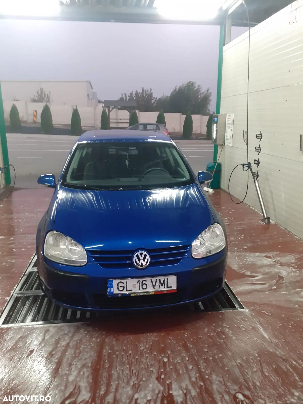 Volkswagen Golf - 1