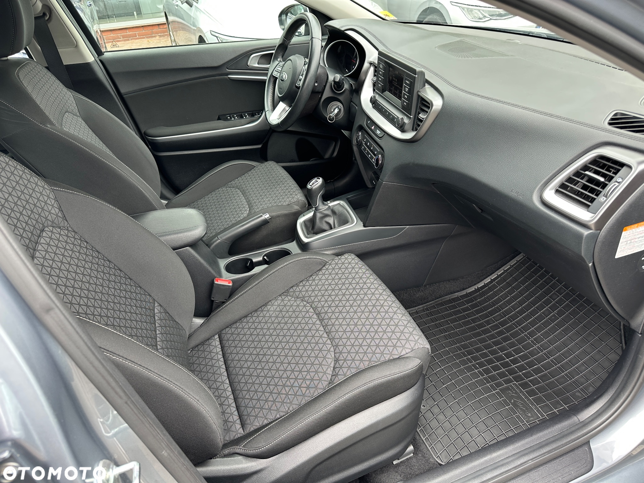 Kia Ceed 1.6 CRDi SCR M - 11