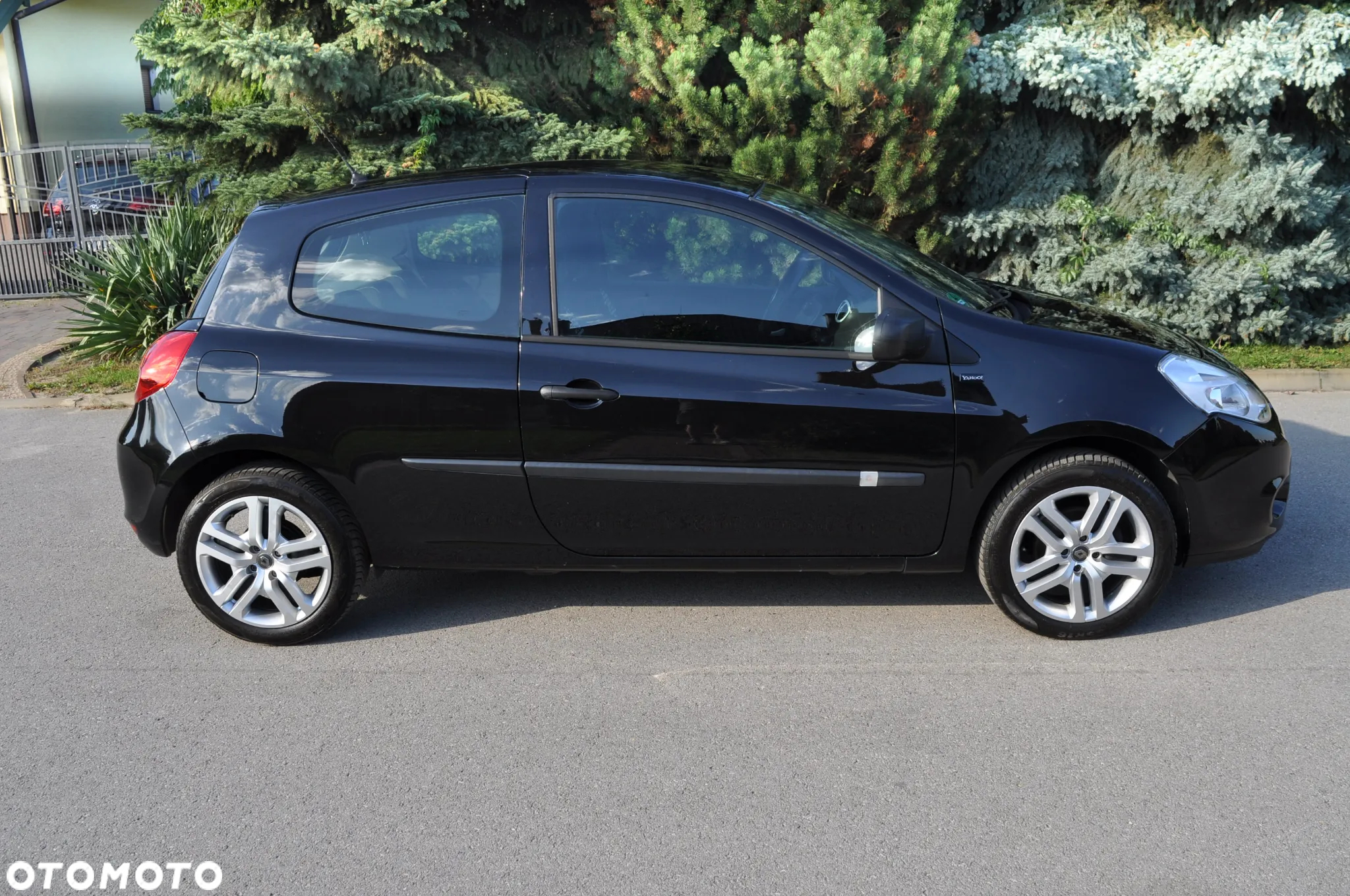 Renault Clio 1.2 16V 75 Yahoo - 11