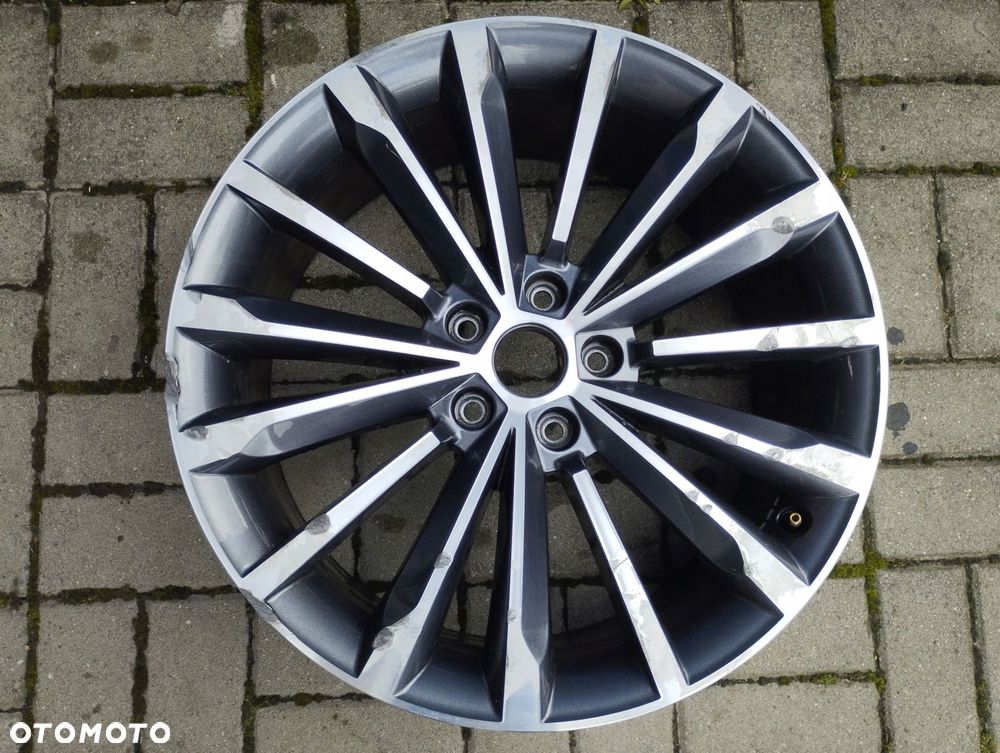 felga 8j 19 et44 skoda superb iii 3 3v 3v0601025am