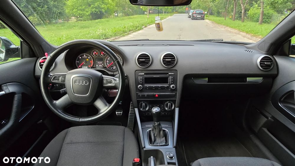 Audi A3 3-drzwiowe 1.6 TDI DPF Ambiente - 11