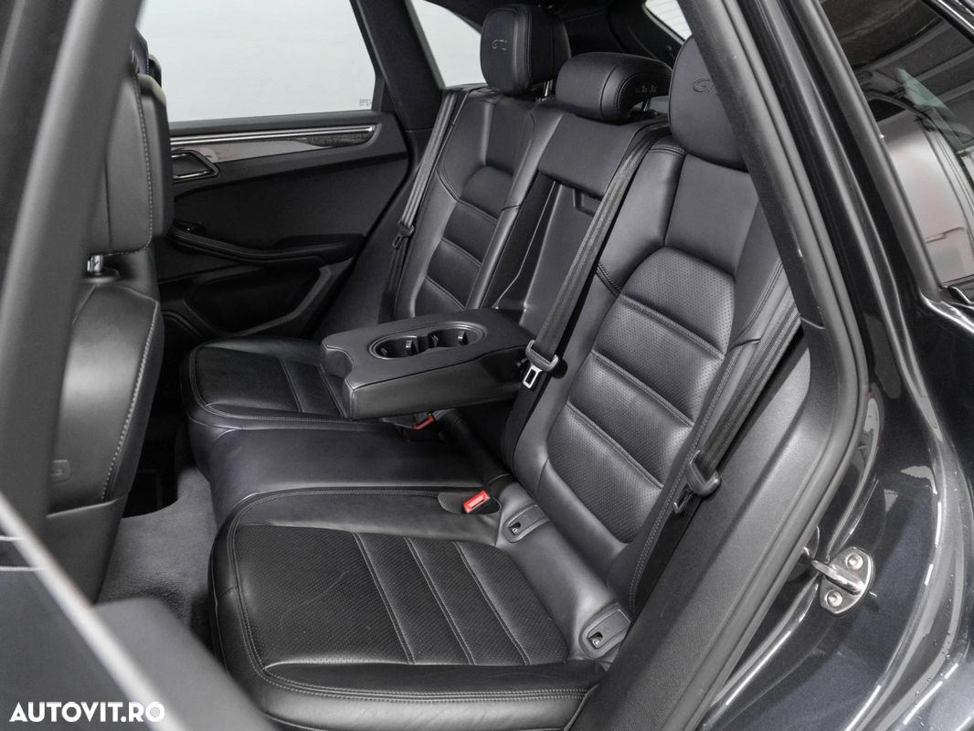 Porsche Macan - 32
