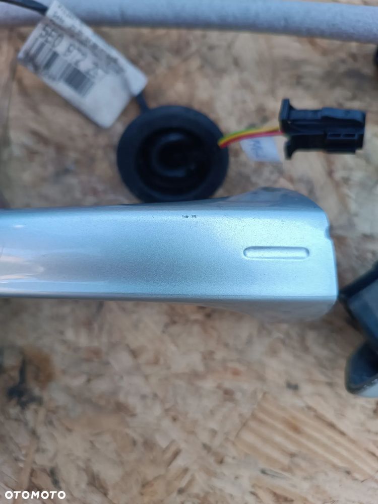 KLAMKA  PRAWY PRZÓD KEYLESS SKODA OCTAVIA III 2015 SREBRNA  EUROPA - 2