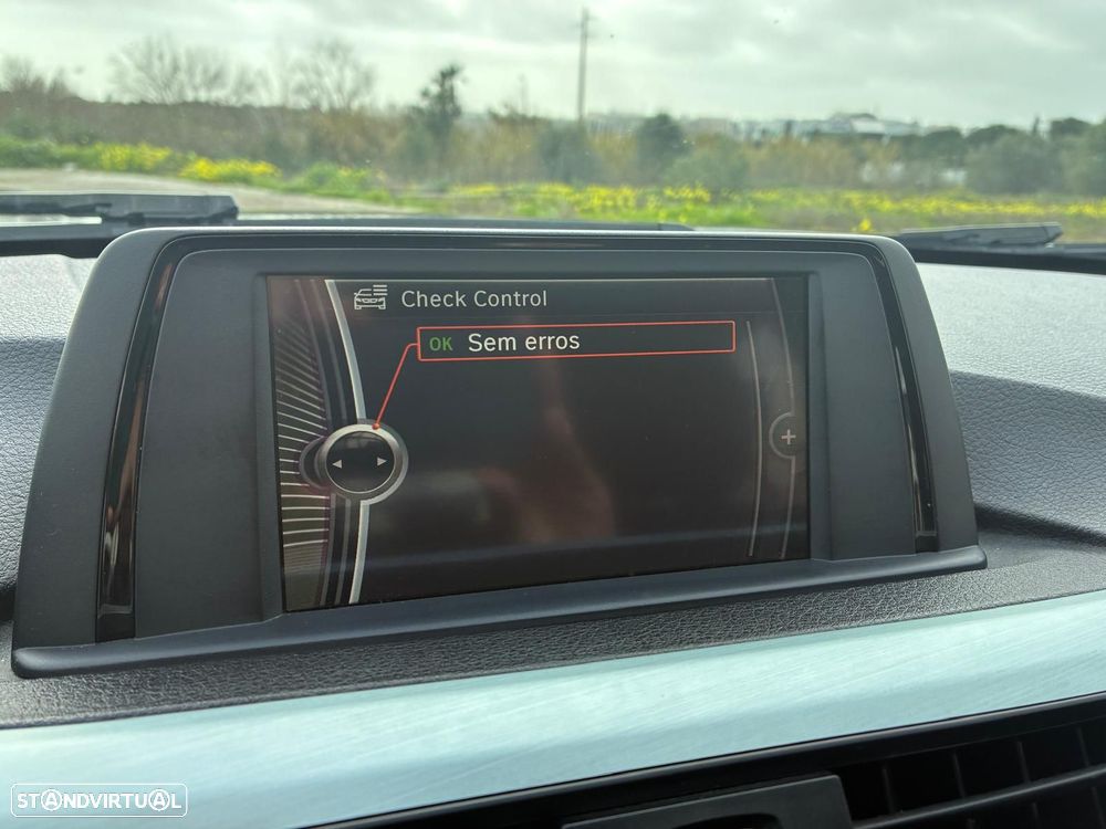 BMW 318 d Line Sport - 34