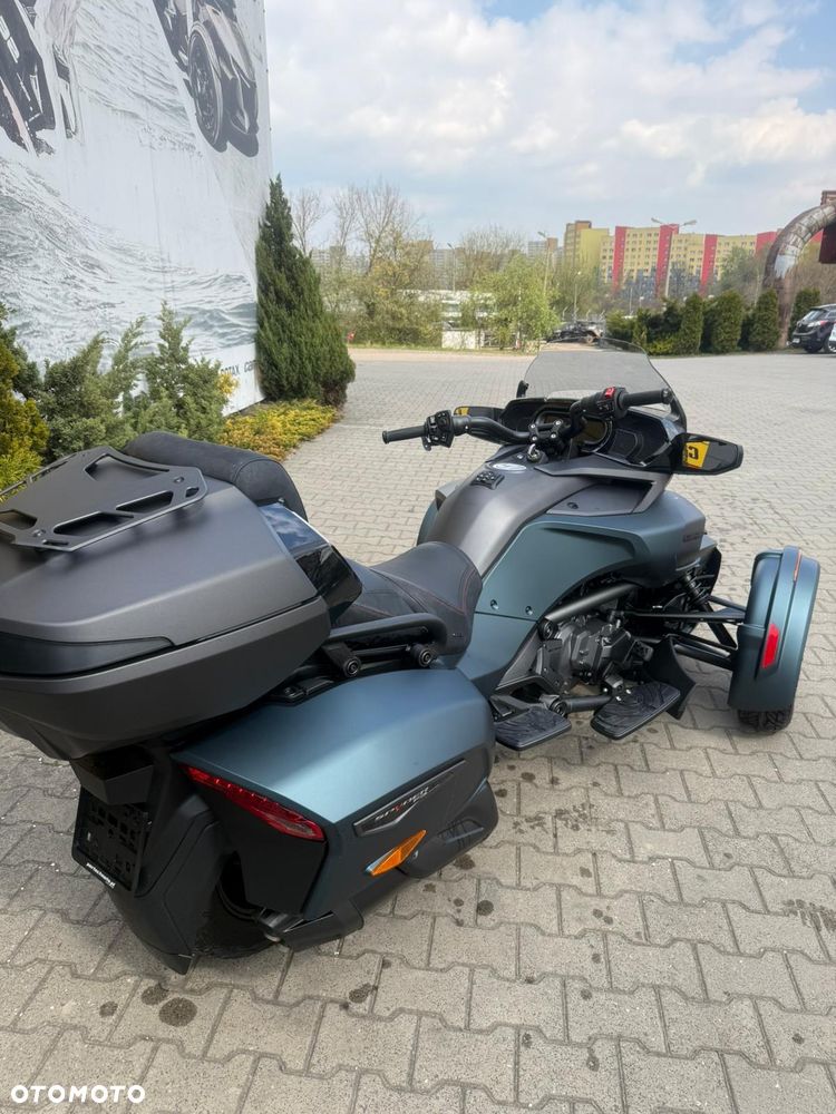 Can-Am Spyder - 11