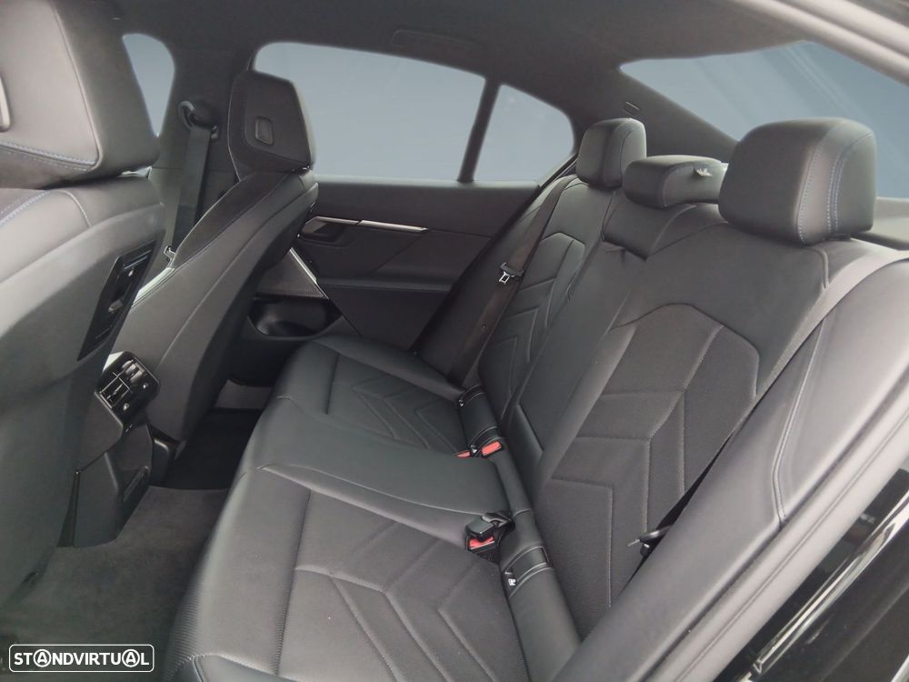 BMW 530 e Pack Desportivo M - 14