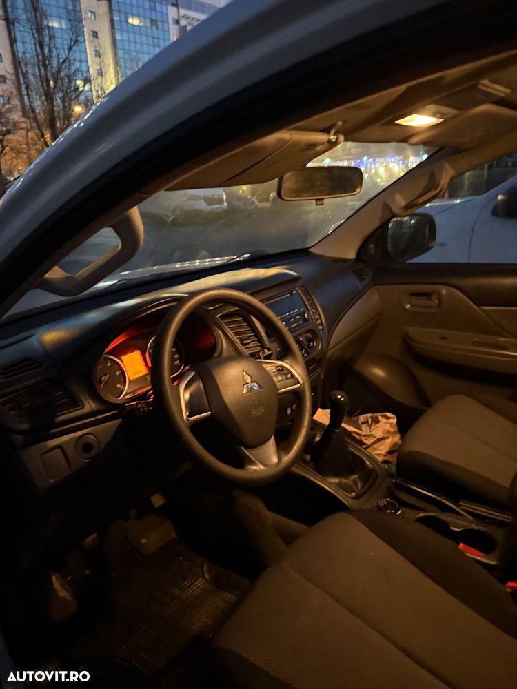 Mitsubishi L200 Double Cab 2.4 DI-D M/T Intense - 31