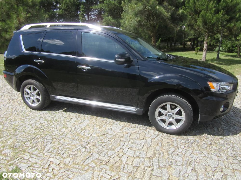 Mitsubishi Outlander - 2