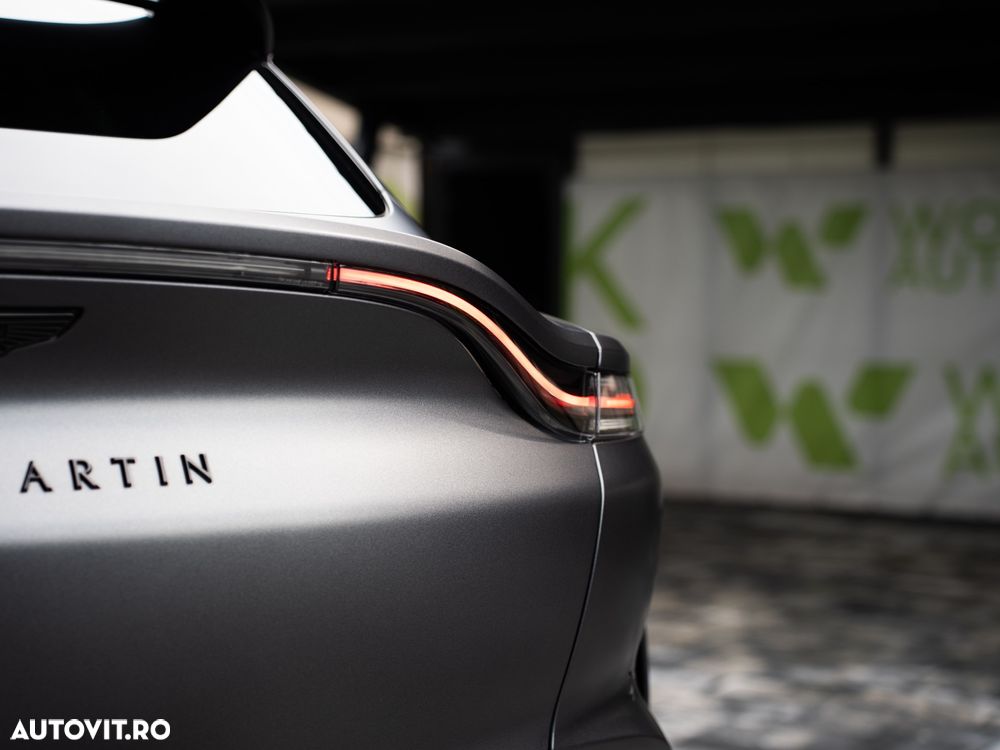 Aston Martin DBX - 13