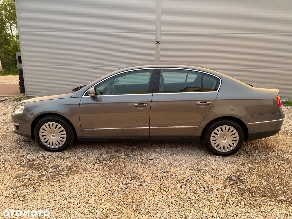 Volkswagen Passat 1.6 FSI Comfortline - 9