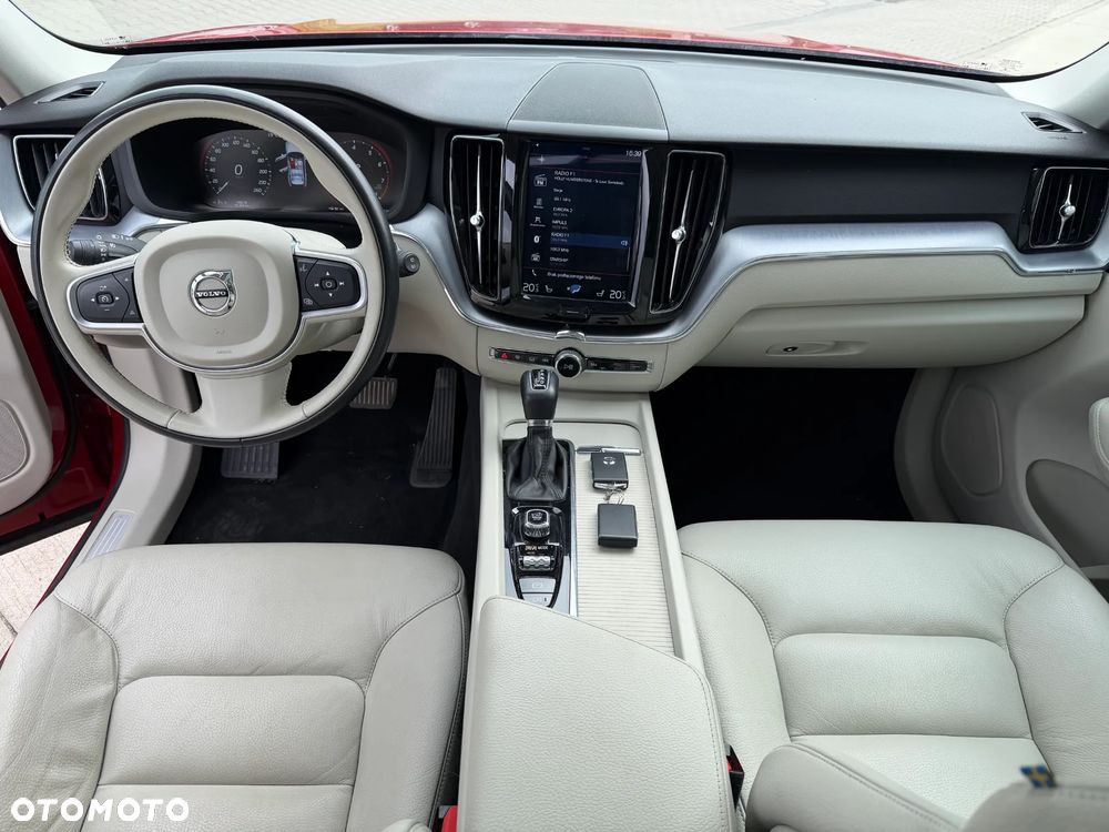 Volvo XC 60 T5 AWD Momentum - 6
