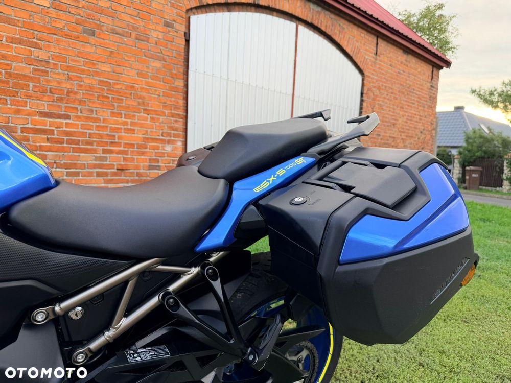 Suzuki GSX - 8