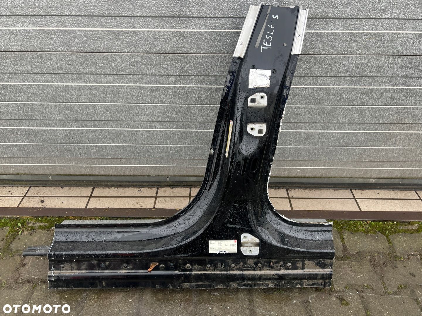 TESLA S SŁUPEK ŚRODKOWY LEWY KOLOR PBSB - 1