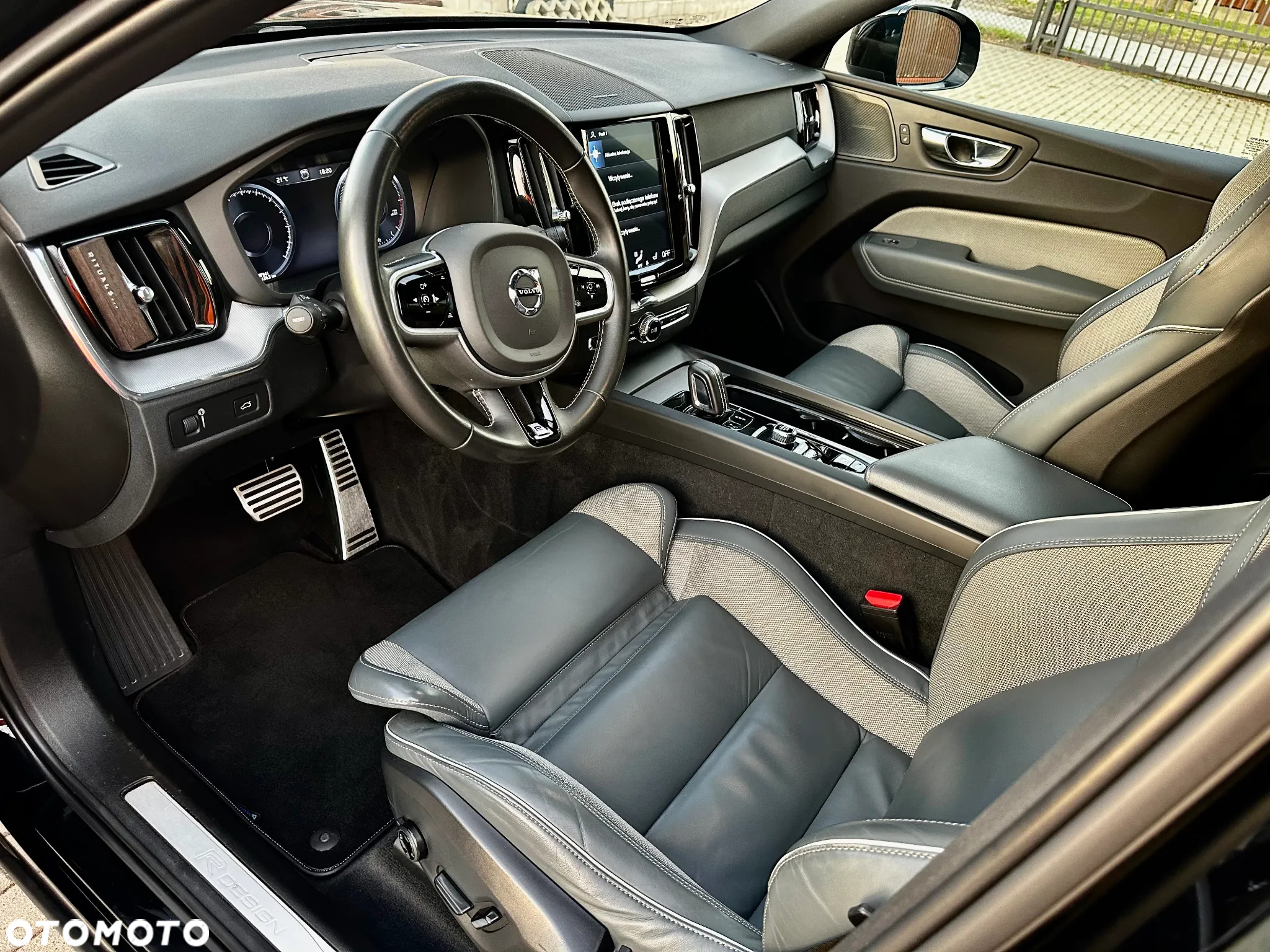 Volvo XC 60 B4 D AWD R-Design - 11