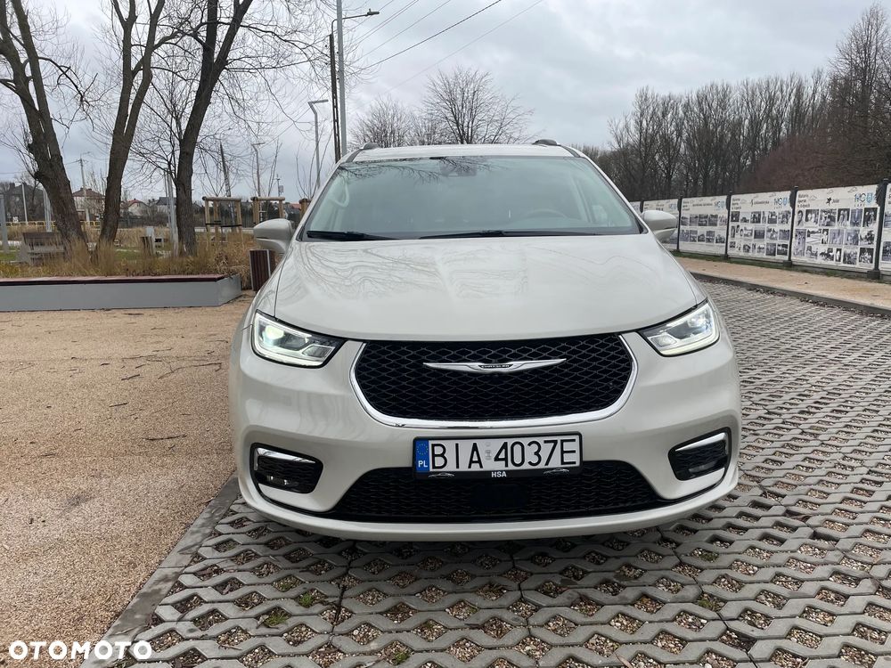 Chrysler Pacifica - 11