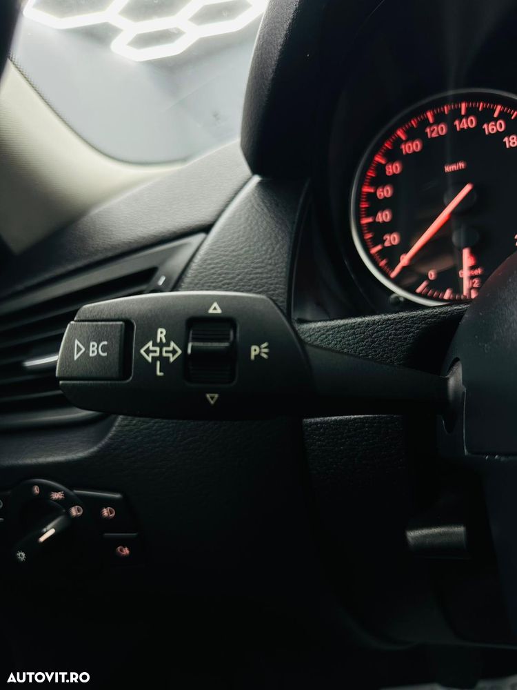 BMW X1 sDrive18d xLine - 27