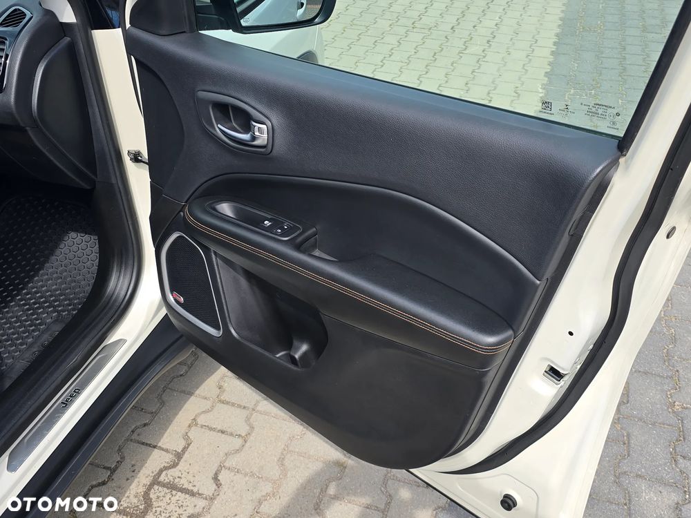 Jeep Compass - 24