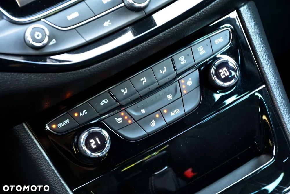 Opel Astra 1.4 Turbo Innovation - 12