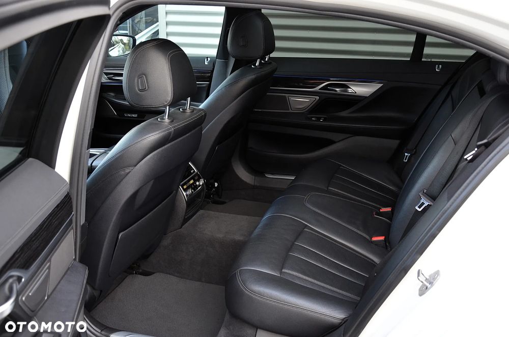 BMW Seria 7 740Li - 22