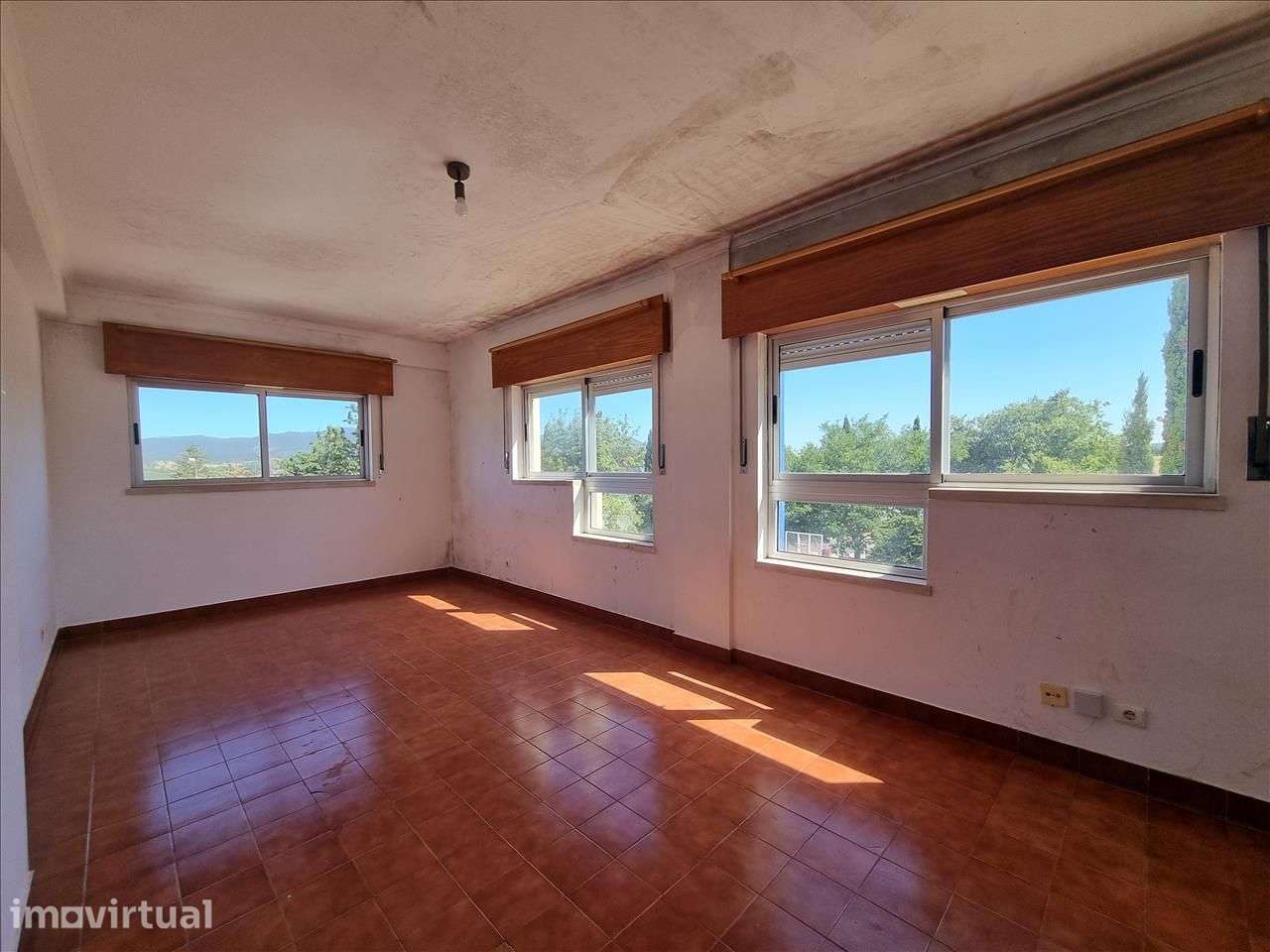 Apartamento T2 com 80 m2, localizado em Alcabideche - Grande imagem: 3/22