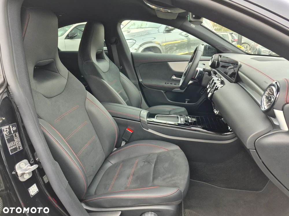 Mercedes-Benz CLA 200 AMG Line 7G-DCT - 31