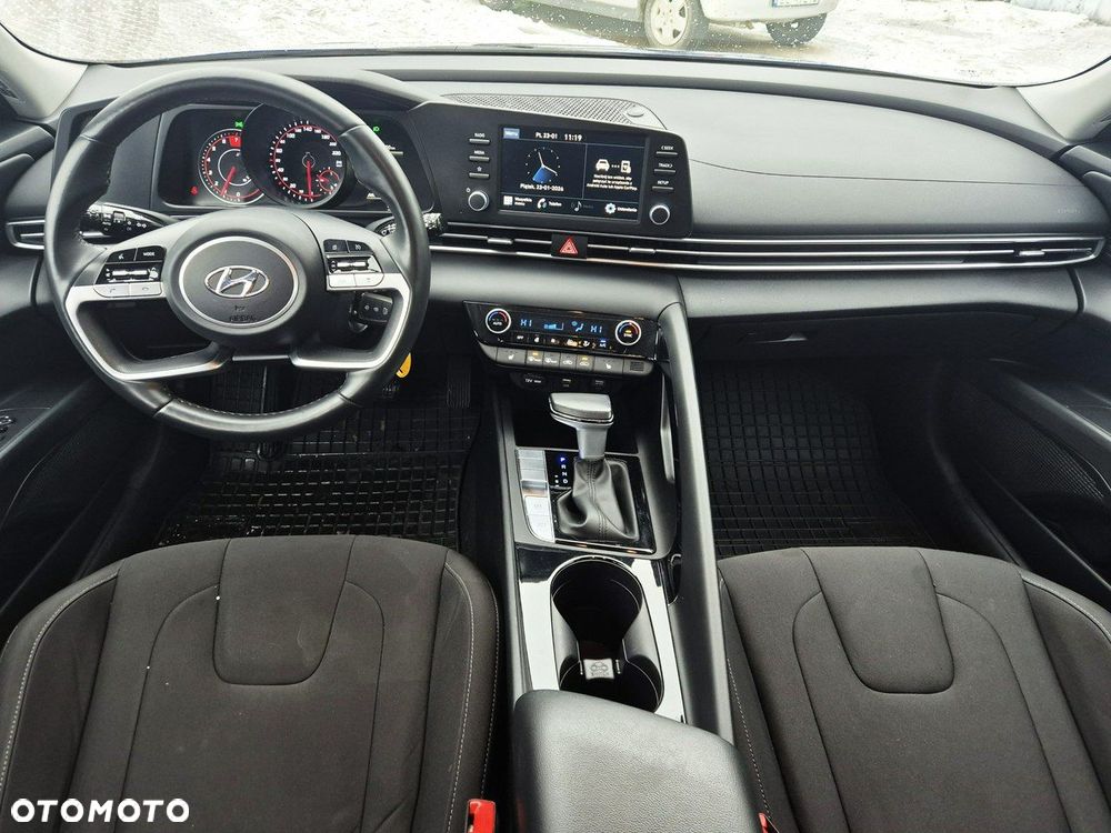 Hyundai Elantra - 17