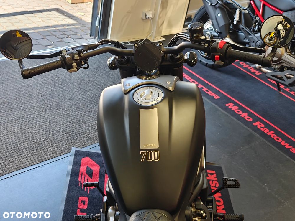 QJMOTOR SRV 700 - 9