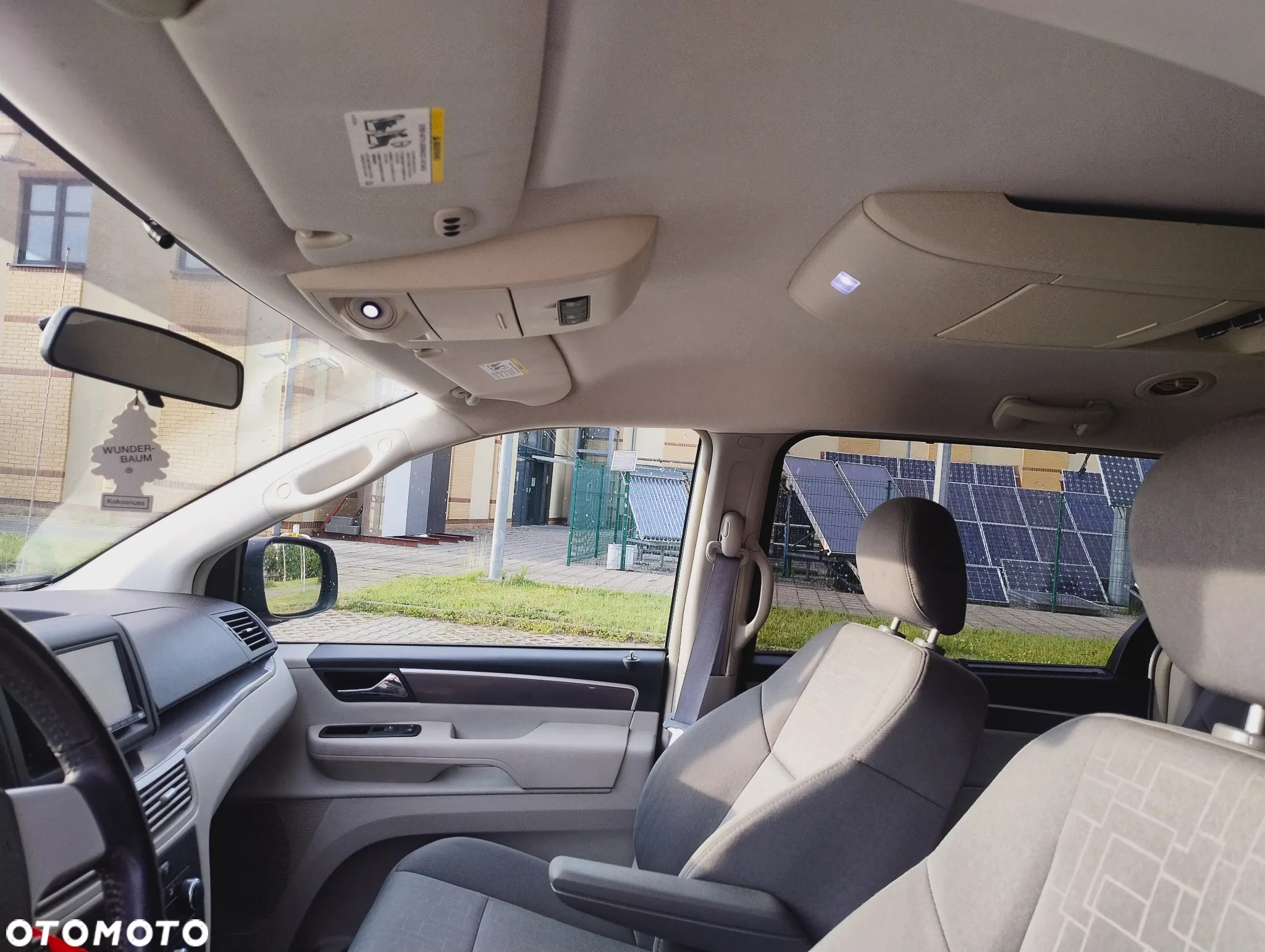 Volkswagen Routan - 10