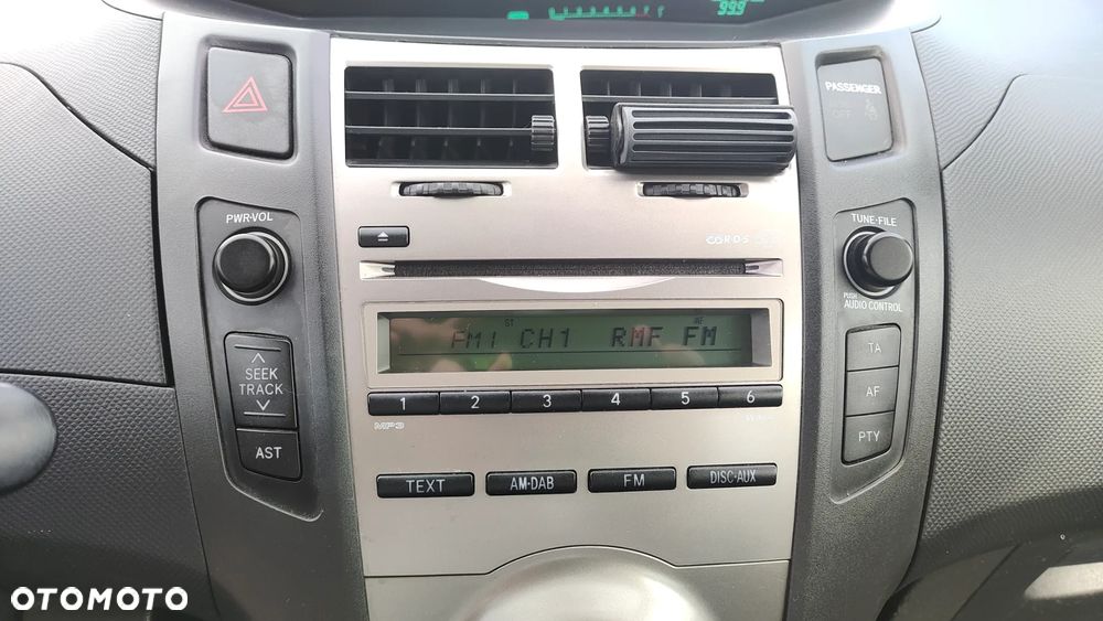 Toyota Yaris 1.0 VVT-i Cool - 26