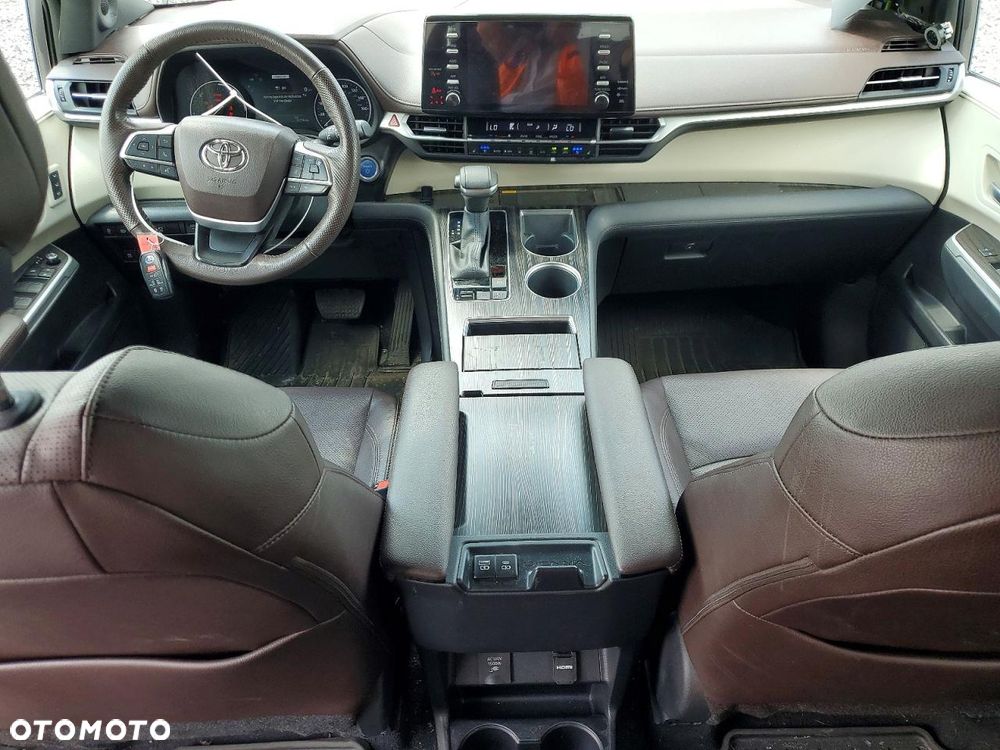 Toyota Sienna - 7