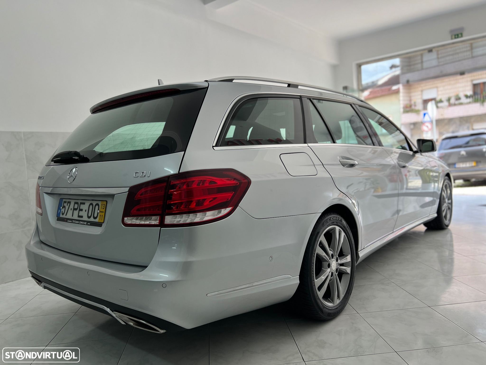 Mercedes-Benz E 220 CDi Avantgarde BlueEfficiency Auto - 6