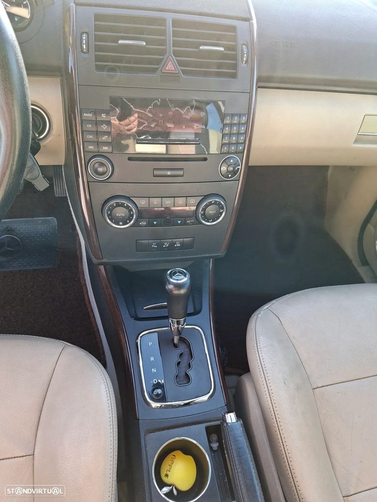 Mercedes-Benz A 150 Elegance Automatic - 19