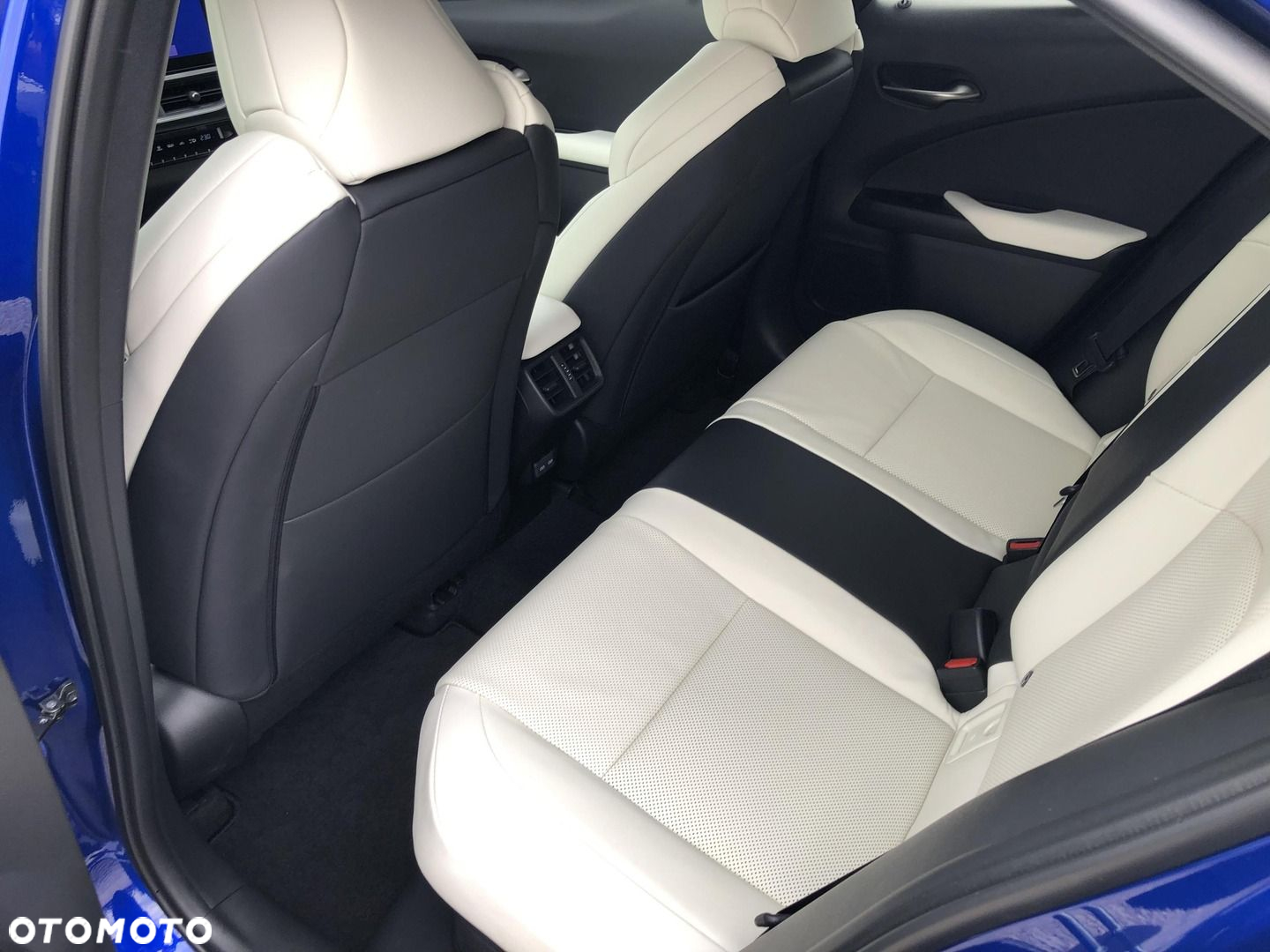Lexus UX - 12