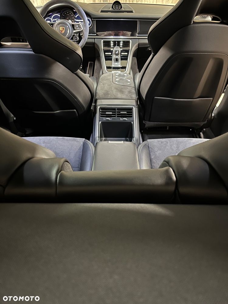 Porsche Panamera - 32