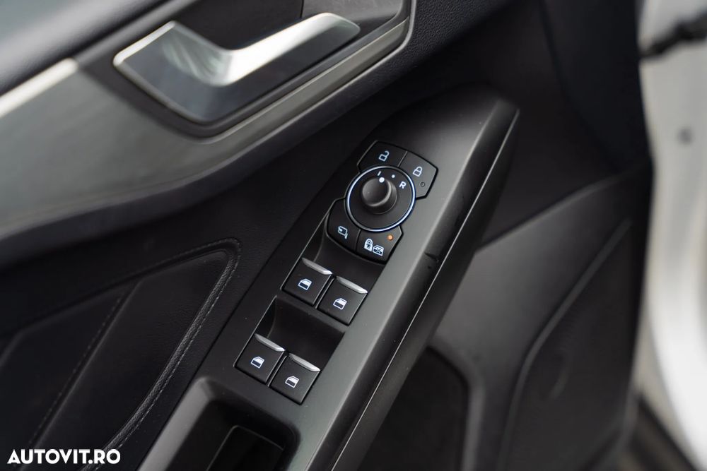 Ford Focus 1.0 EcoBoost Start-Stopp-System TITANIUM - 19