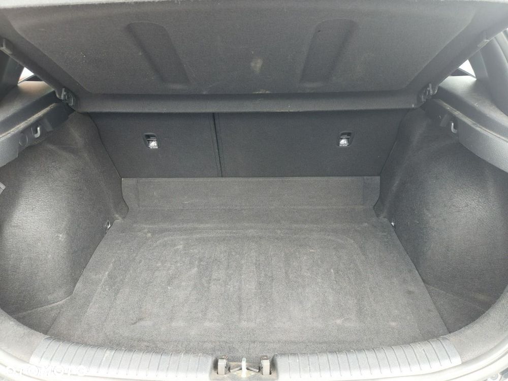Kia Ceed - 31