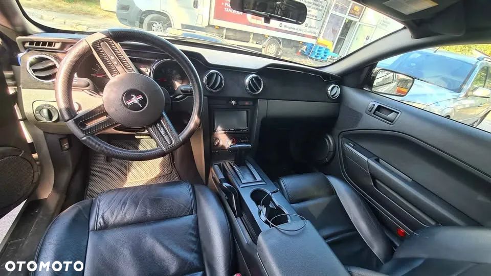 Ford Mustang - 8