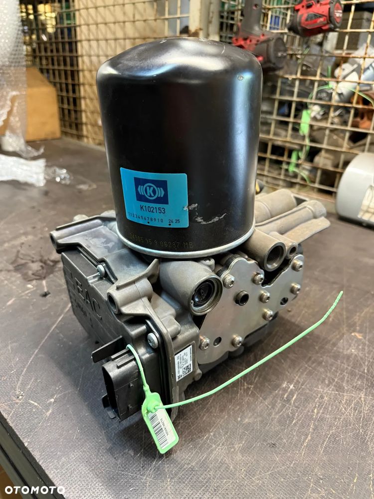 Osuszacz powietrza Knorr-Bremse K138270  Mercedes-Benz ACTROS MP4 A0014466464 - 1