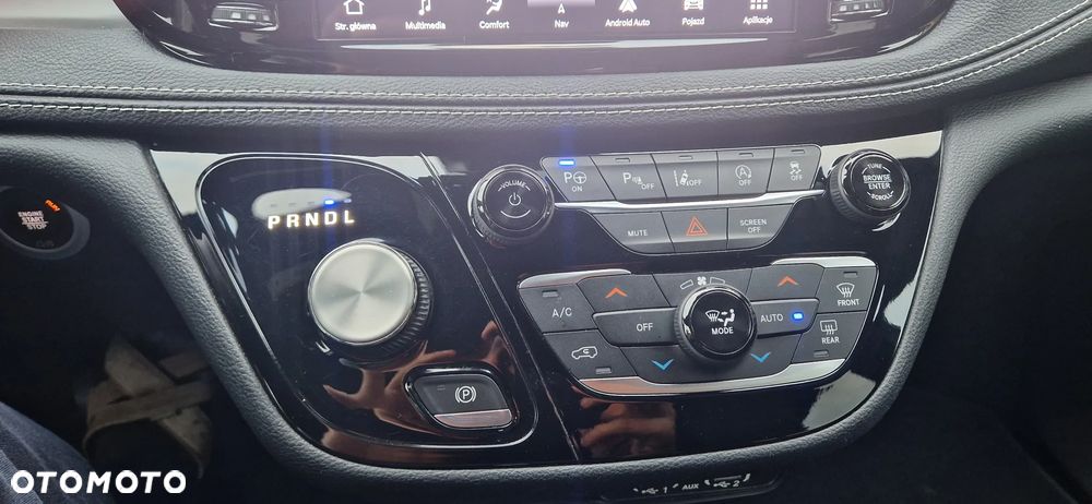 Chrysler Pacifica - 20