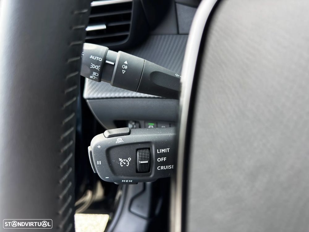 Peugeot e-208 Allure - 18