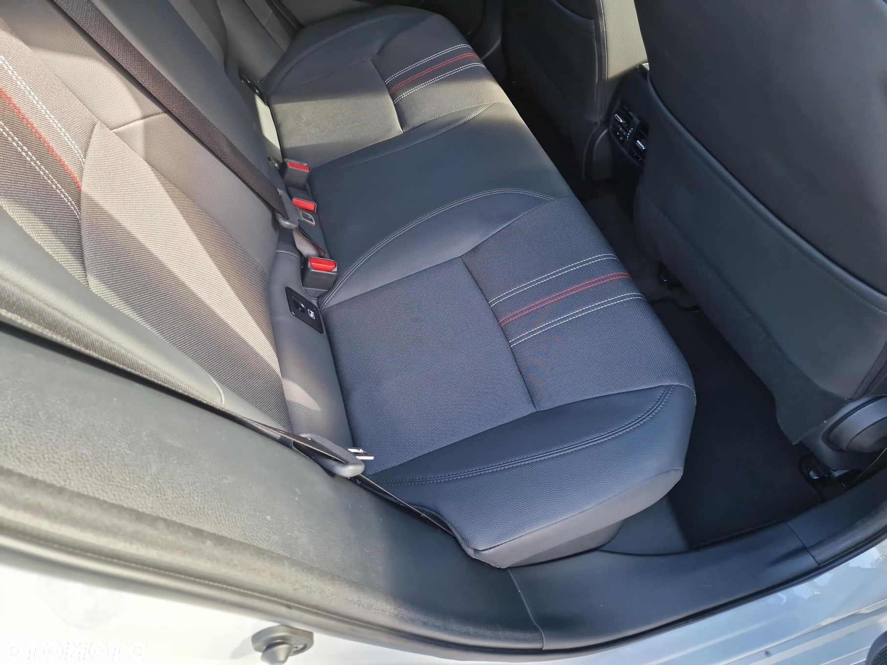 Toyota Corolla 1.8 Hybrid GR Sport - 15