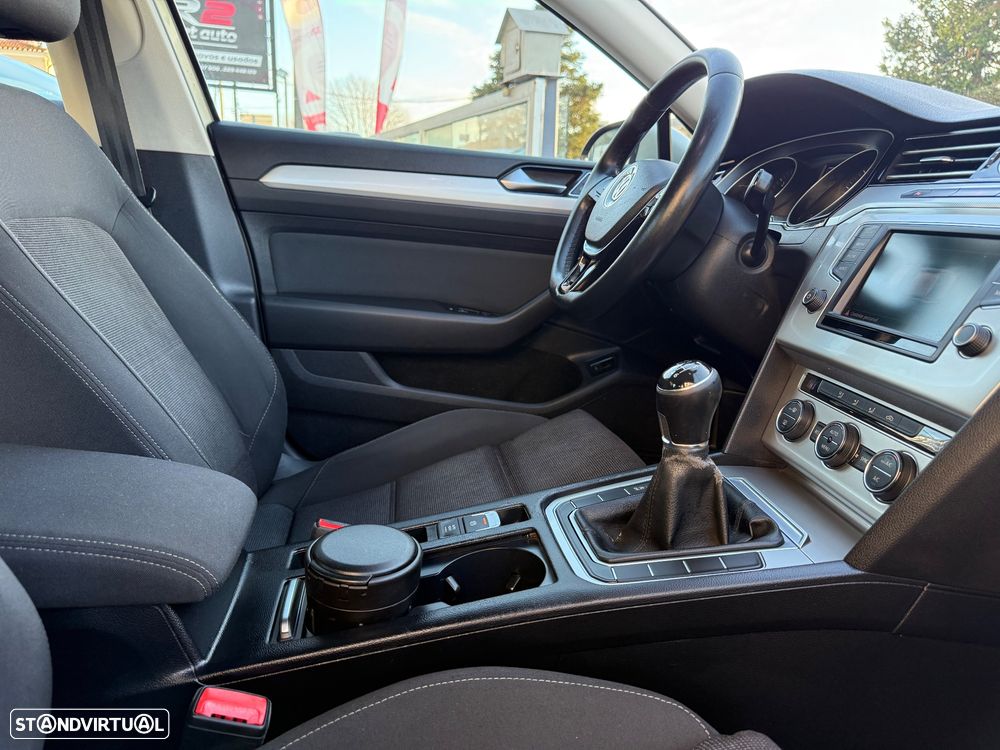 VW Passat 1.6 TDI Highline - 53