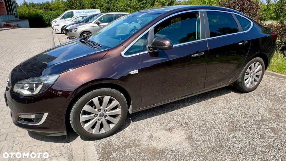 Opel Astra 1.7 CDTI Executive - 1
