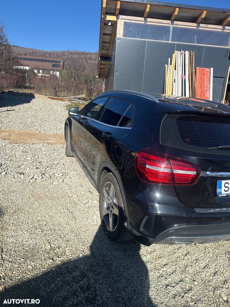 Mercedes-Benz GLA 200 7G-DCT - 4