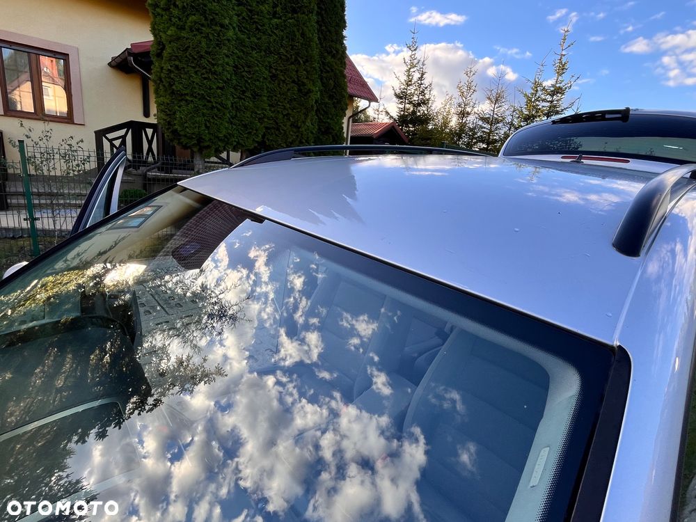Volkswagen Touran 1.9 TDI DSG Trendline - 23