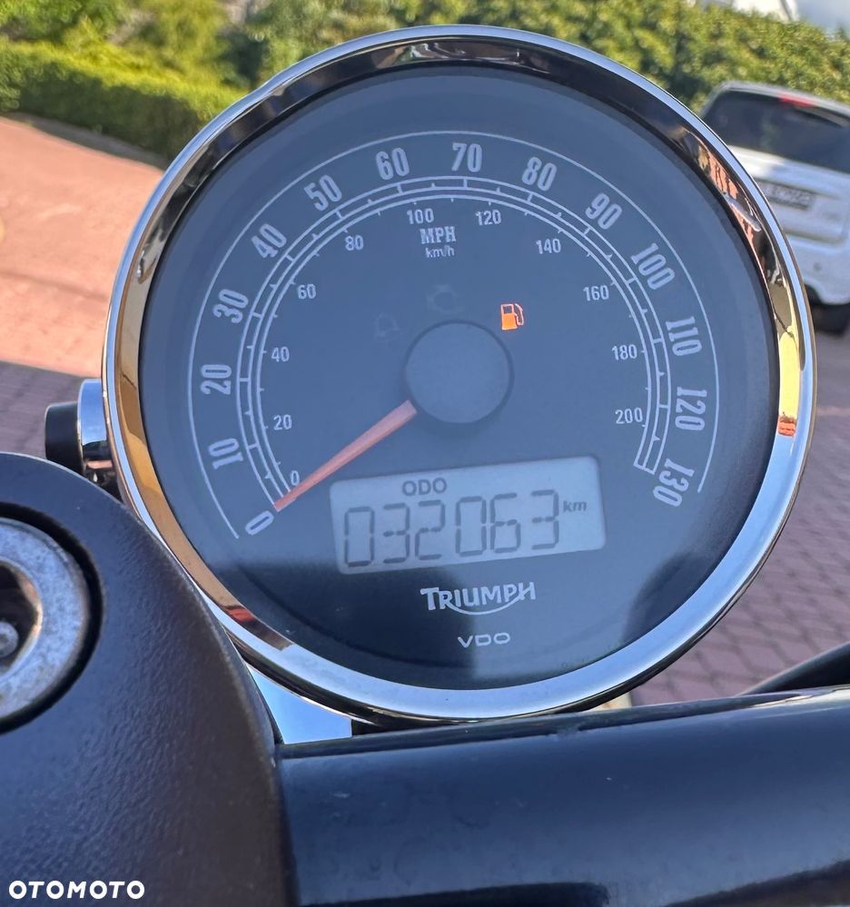 Triumph Speedmaster - 9